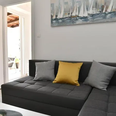 Two Bedroom With Balcony And Garden View