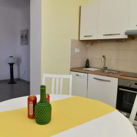Apartman Two Bedroom With Balcony And Garden View