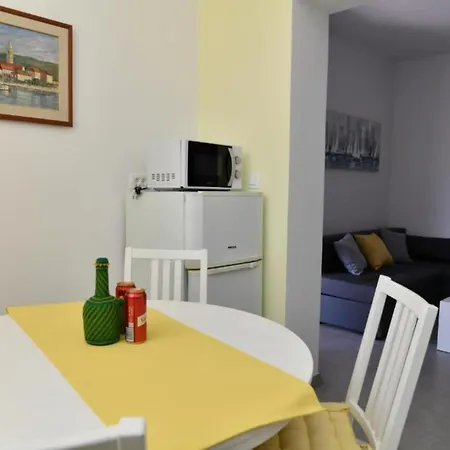 Appartamento Two Bedroom With Balcony And Garden View