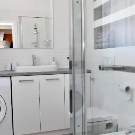 Apartman Two Bedroom With Balcony And Garden View *