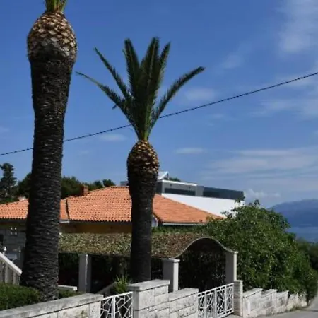 Two Bedroom With Balcony And Garden View