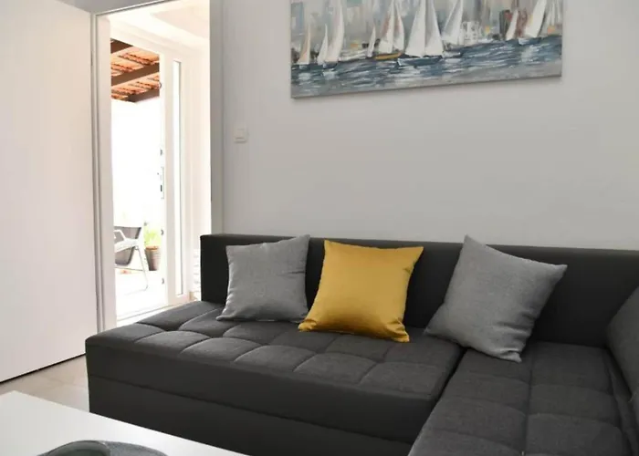 Two Bedroom With Balcony And Garden View