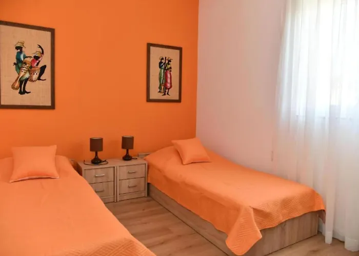 Two Bedroom With Balcony And Garden View *