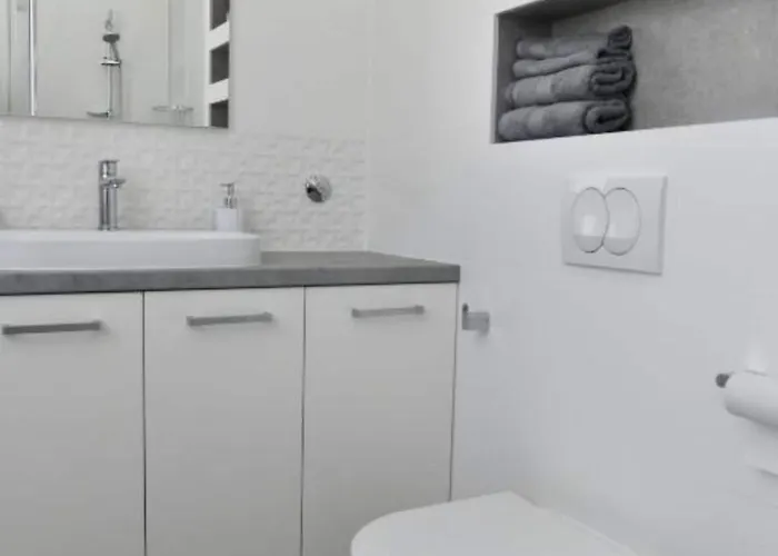 Two Bedroom With Balcony And Garden View Appartamento San Pietro di Brazza